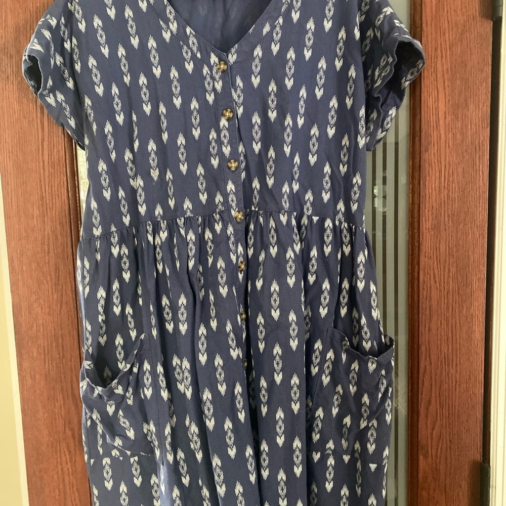 Payton and Parker, button front, size Large